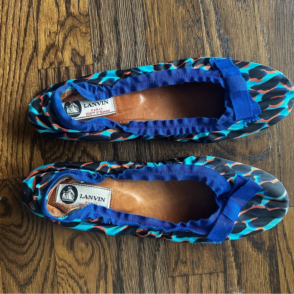 Lanvin silk ballet flats in a blue and orange leopard print EU38.5 US 7.5
